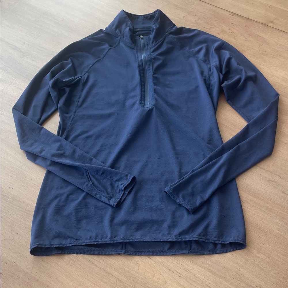 Athleta size S lightweight navy half-zip pullover top.  Excellent condition.